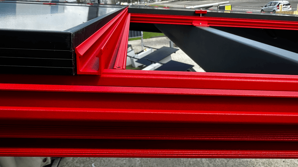 Détail des profilés du système K2 sous la toiture du carport solaire Todome Modèle 11