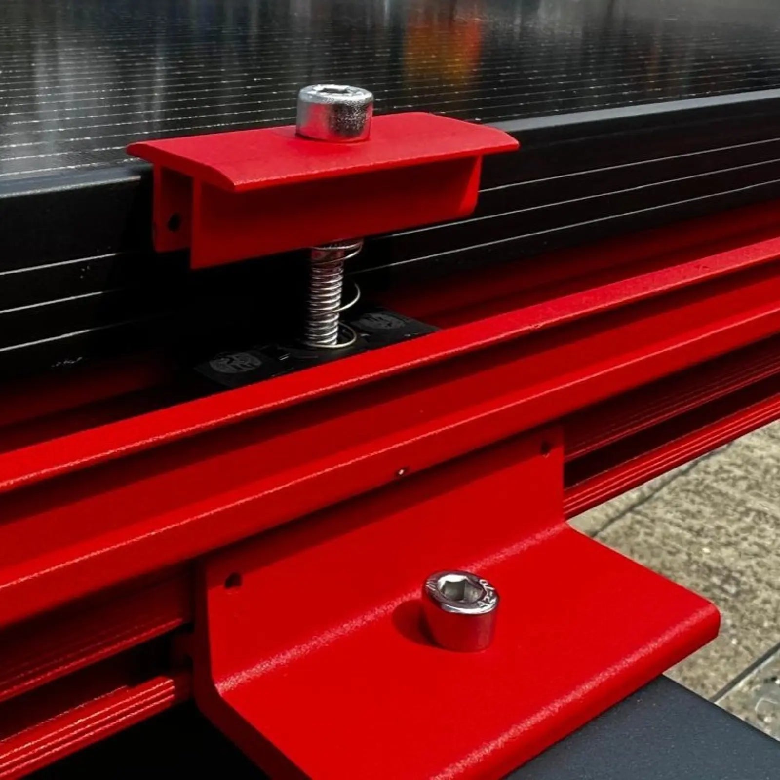 Détail du système K2 de gestion des eaux pluviales du carport Todome